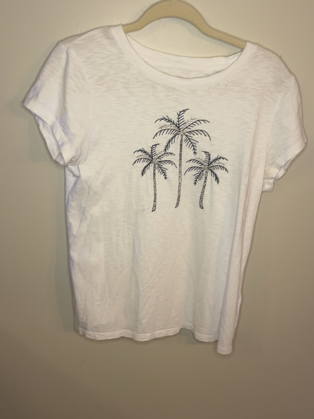 White Palm Tree Graphic Tee - Women's Casual Top